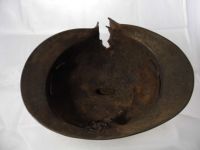 Adrianhelm Helm mit Granatbeschuß 5 Adrianhelm Helm mit Granatbeschuß 5
